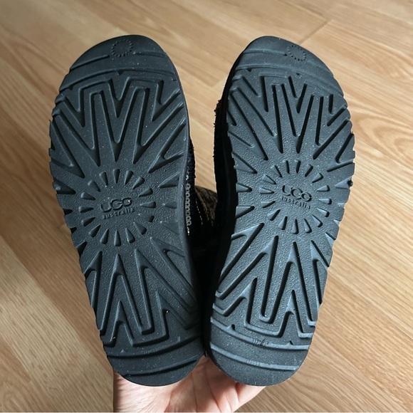 Ugg Black Classic Sequin Short Boots Women’s 5 - Picture 10 of 10